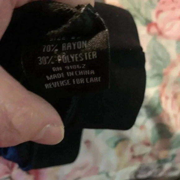 NWT Womenโs Top Size 2X in Black Shade - Picture 9 of 9